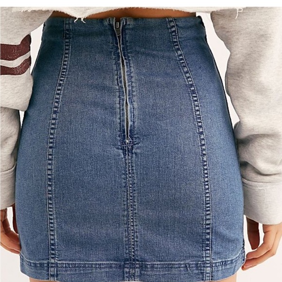 Free People denim mini skirt size 10 stretchy - Picture 2 of 7